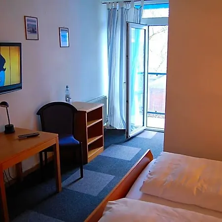Johnel Hotel