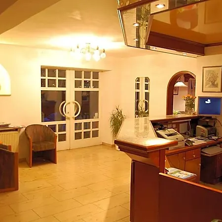 Johnel Hotel 3*