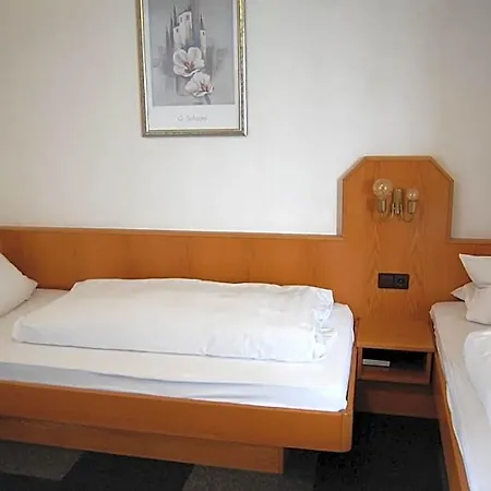 Johnel Hotel