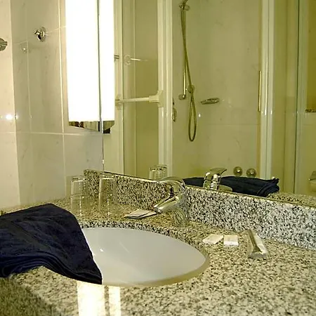 Johnel Hotel 3*