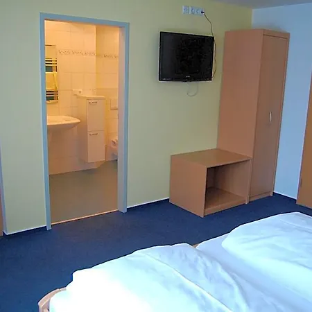 Johnel 3* Hennef (Sieg)