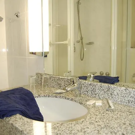 Johnel Hotel 3*